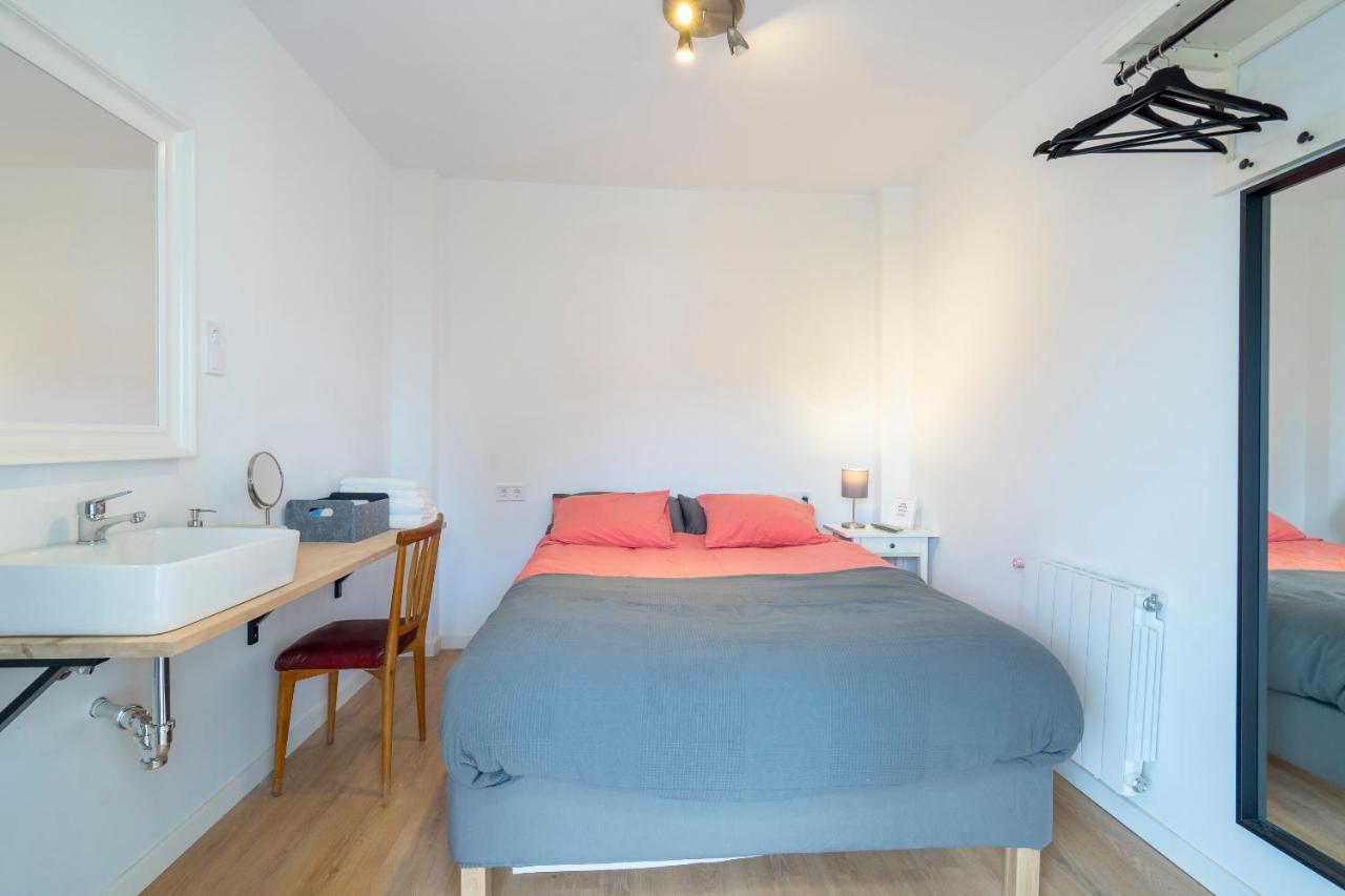 Independent Room Close To Ifema Y Aeropuertob Madrid Eksteriør billede